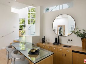 222 Avondale Avenue, Los Angeles CA 90049