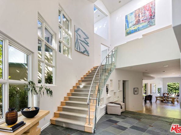 222 Avondale Avenue, Los Angeles CA 90049
