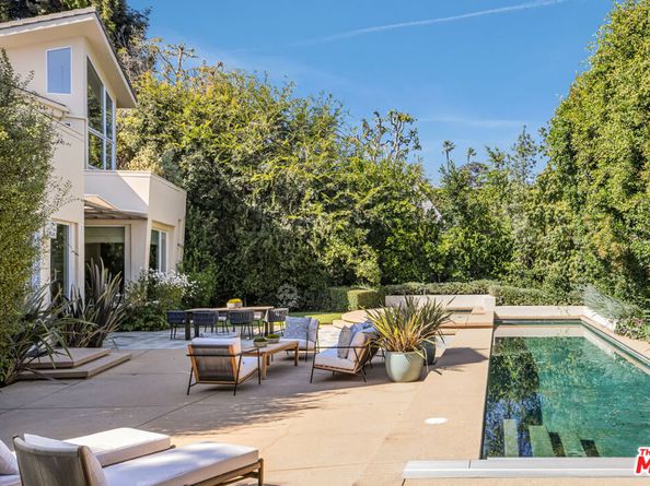 222 Avondale Avenue, Los Angeles CA 90049