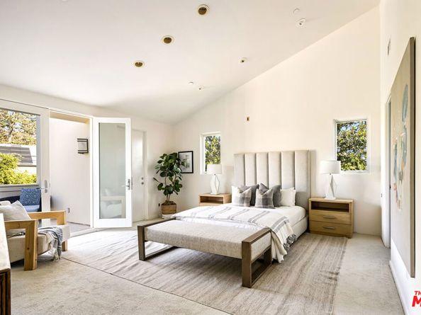 222 Avondale Avenue, Los Angeles CA 90049