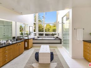 222 Avondale Avenue, Los Angeles CA 90049