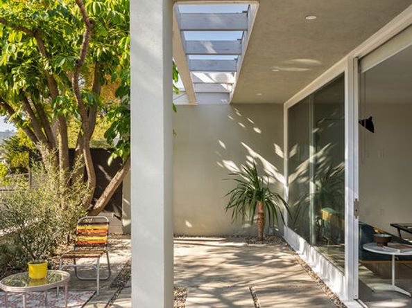 2845 1/2 Avenel Street, Los Angeles CA 90039