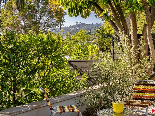 2845 1/2 Avenel Street, Los Angeles CA 90039