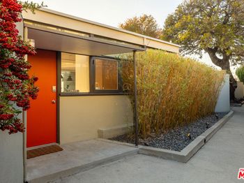 2845 1/2 Avenel Street