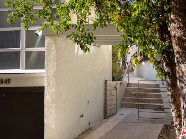 2845 1/2 Avenel Street, Los Angeles CA 90039