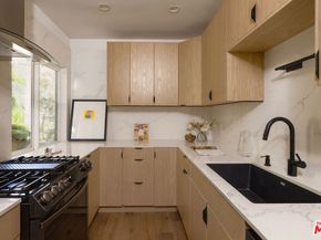 1233 N Laurel Avenue 216, West Hollywood CA 90046