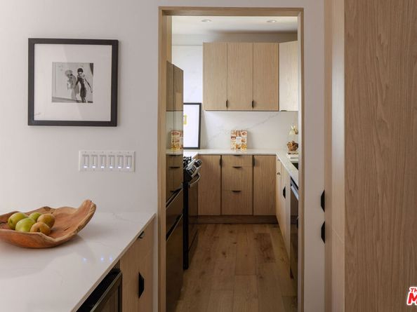 1233 N Laurel Avenue 216, West Hollywood CA 90046