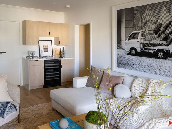 1233 N Laurel Avenue 216, West Hollywood CA 90046