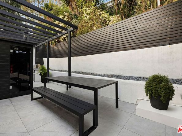 8061 Woodland Lane, Los Angeles CA 90046