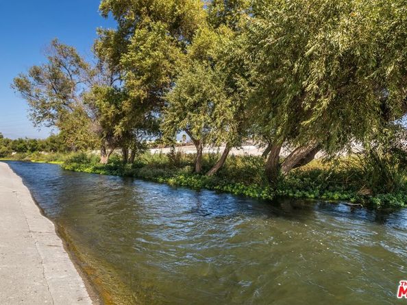 2660 Newell Street, Los Angeles CA 90039