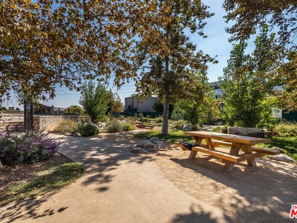 2660 Newell Street, Los Angeles CA 90039