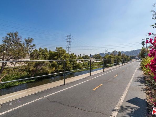 2660 Newell Street, Los Angeles CA 90039