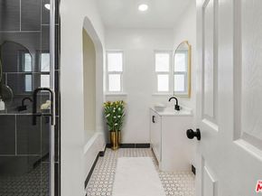 613 E 76th Place, Los Angeles CA 90001