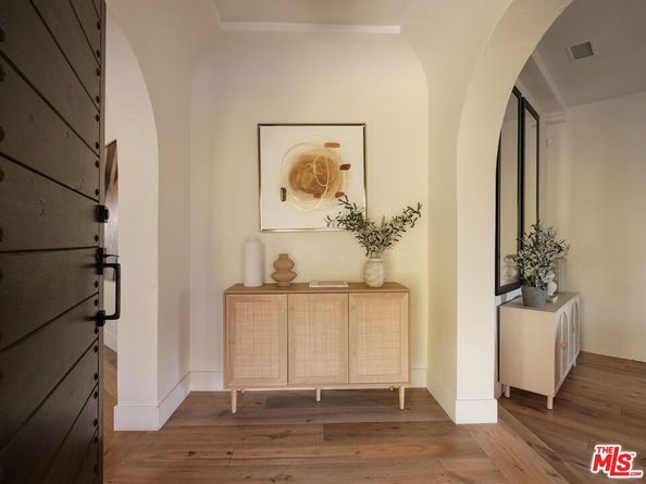 430 N Flores Street, Los Angeles CA 90048