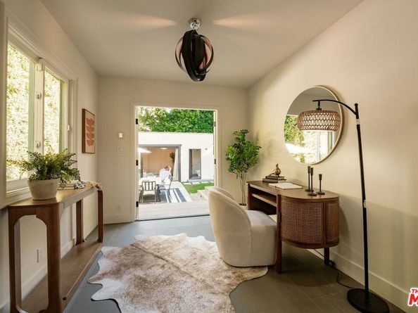 430 N Flores Street, Los Angeles CA 90048