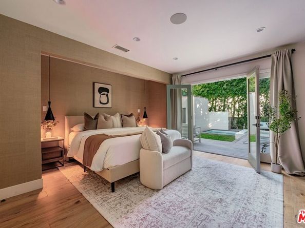 430 N Flores Street, Los Angeles CA 90048