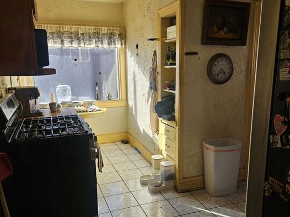 5319 6th Avenue, Los Angeles CA 90043