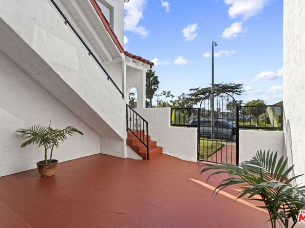 8018 S New Hampshire Avenue, Los Angeles CA 90044