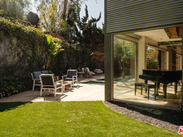 562 Stassi Lane, Santa Monica CA 90402