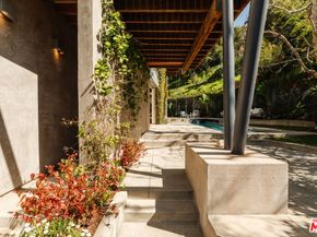 562 Stassi Lane, Santa Monica CA 90402