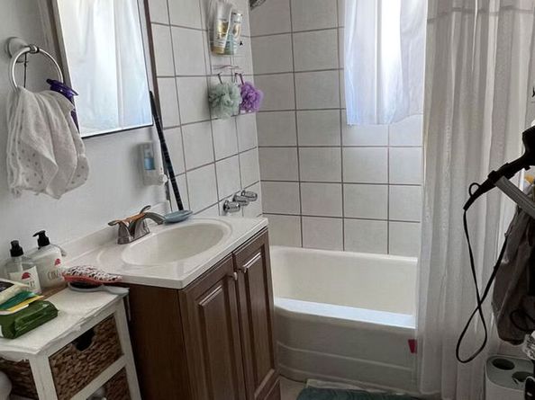 1330 Menlo Avenue, Los Angeles CA 90006
