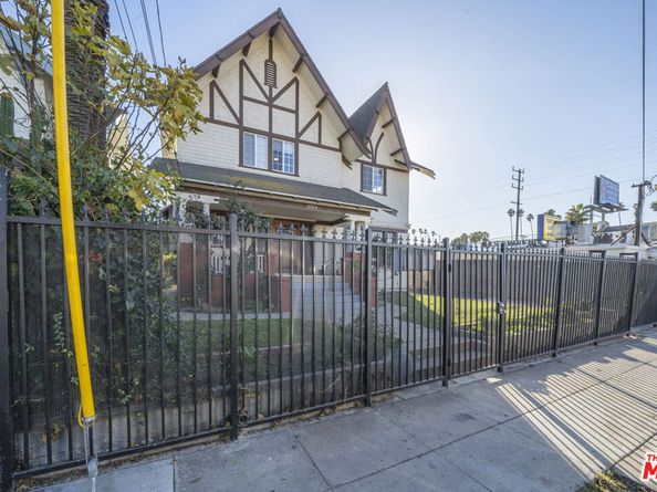 2982 W 15th Street, Los Angeles CA 90006