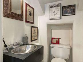 1701 Queens Court, Los Angeles CA 90069