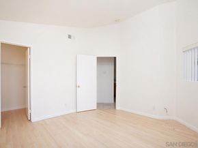 5558 Renaissance Ave 1, San Diego CA 92122