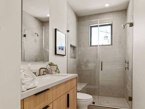 3364 Redwood Avenue, Los Angeles CA 90066