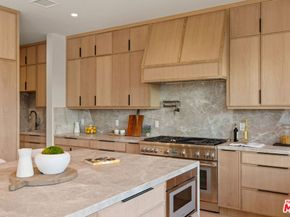 3364 Redwood Avenue, Los Angeles CA 90066