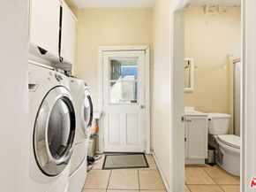 2712 Kenwood Avenue, Los Angeles CA 90007