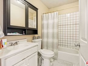 2712 Kenwood Avenue, Los Angeles CA 90007