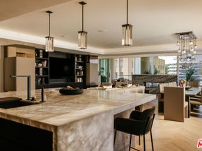 6250 Hollywood Boulevard 14A, Los Angeles CA 90028