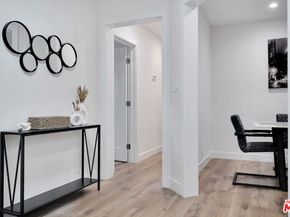 6116 S La Cienega Boulevard, Los Angeles CA 90056