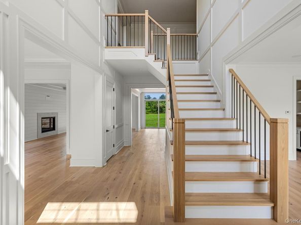 2 D'Amico Court, Melville NY 11747