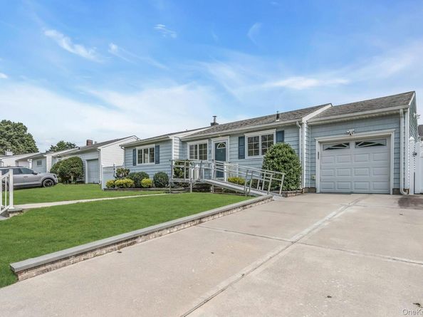 8 Gerhard Road, Plainview NY 11803