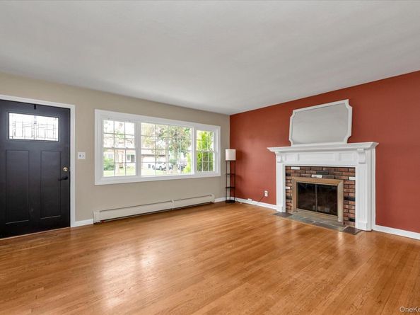16 Verleye Avenue, East Northport NY 11731