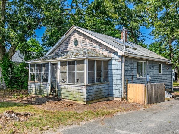 426 Riverleigh Avenue, Riverside NY 11901