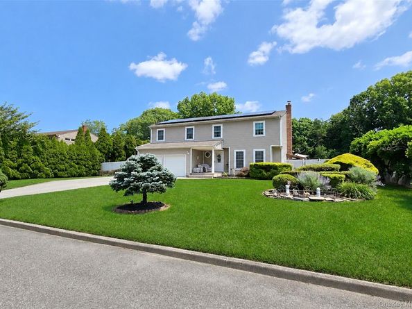 17 Carriage Lane, Centereach NY 11720