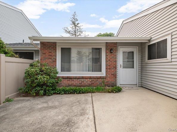 221 Springmeadow Drive J, Holbrook NY 11741