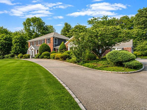 10 Springmeadow Drive, Kings Park NY 11754
