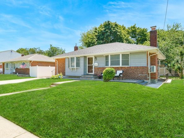 3900 Miller Place, Levittown NY 11756