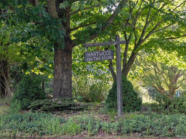 206 Cliff Road W, Wading River NY 11792