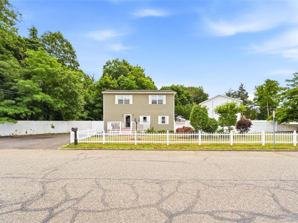 14 Nevada Road, West Babylon NY 11704
