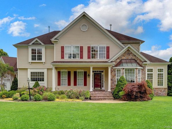 7 Brookline Court, Wading River NY 11792