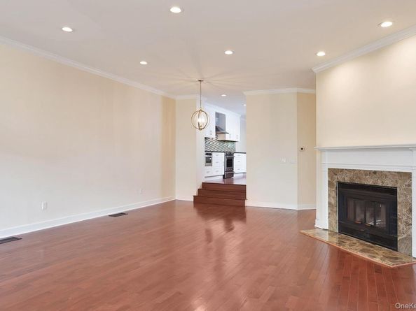 8 Waterside Close, Eastchester NY 10709