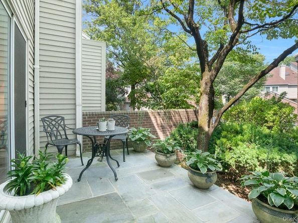 8 Waterside Close, Eastchester NY 10709