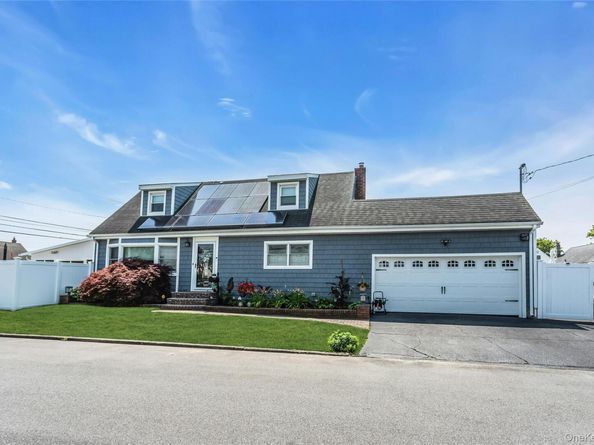 401 Beechmont Avenue, Lindenhurst NY 11757