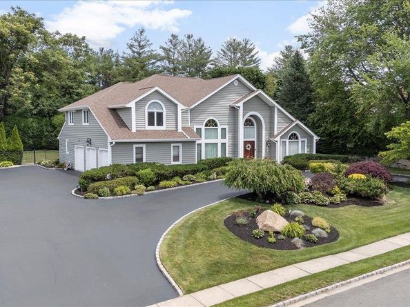 4 Shannon Drive, Woodbury NY 11797