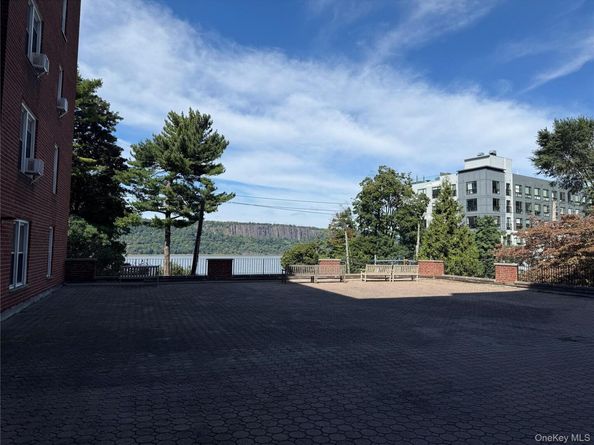 1 Hawley Terrace 1G, Yonkers NY 10701